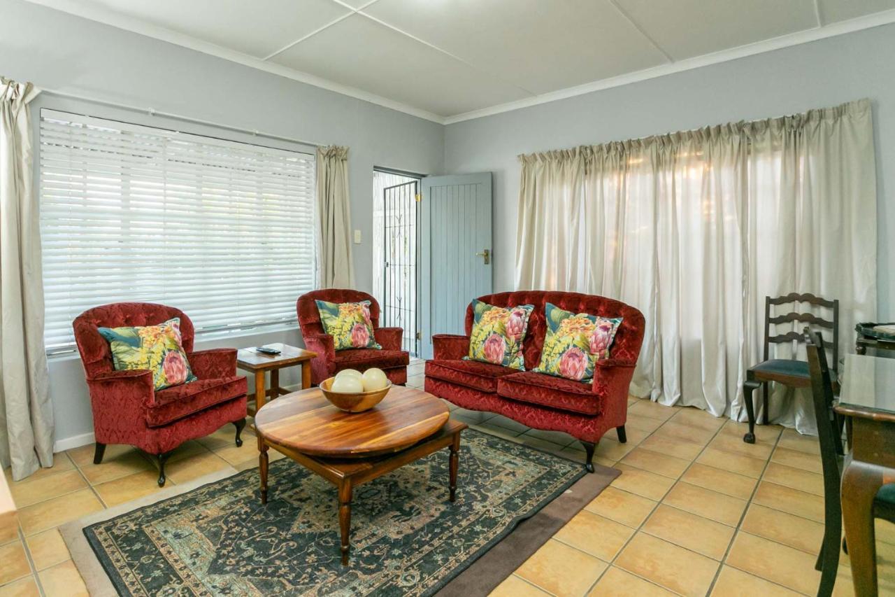 Villa Ravenscliff Self Catering Oudtshoorn Exterior foto