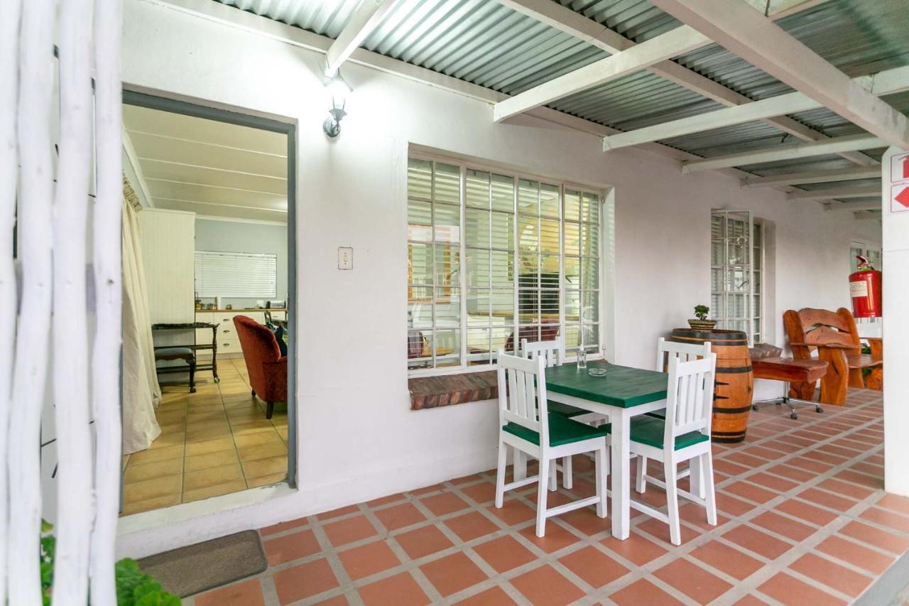 Villa Ravenscliff Self Catering Oudtshoorn Exterior foto